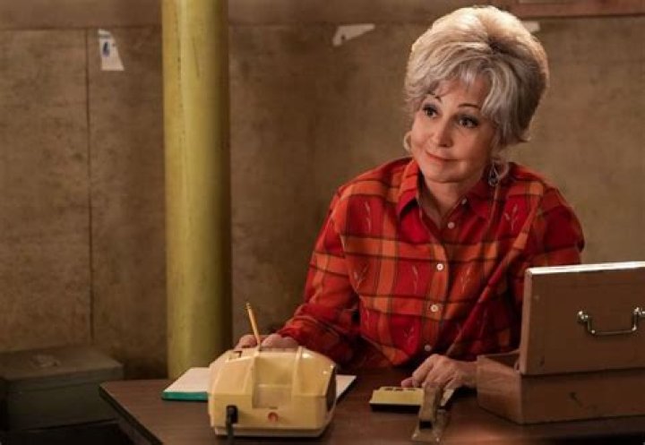 Annie Potts’s biography, fact, career, awards, net worth & life story