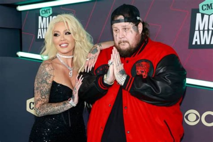 Brian White: Wife, net worth, tattoos, smoking & body facts