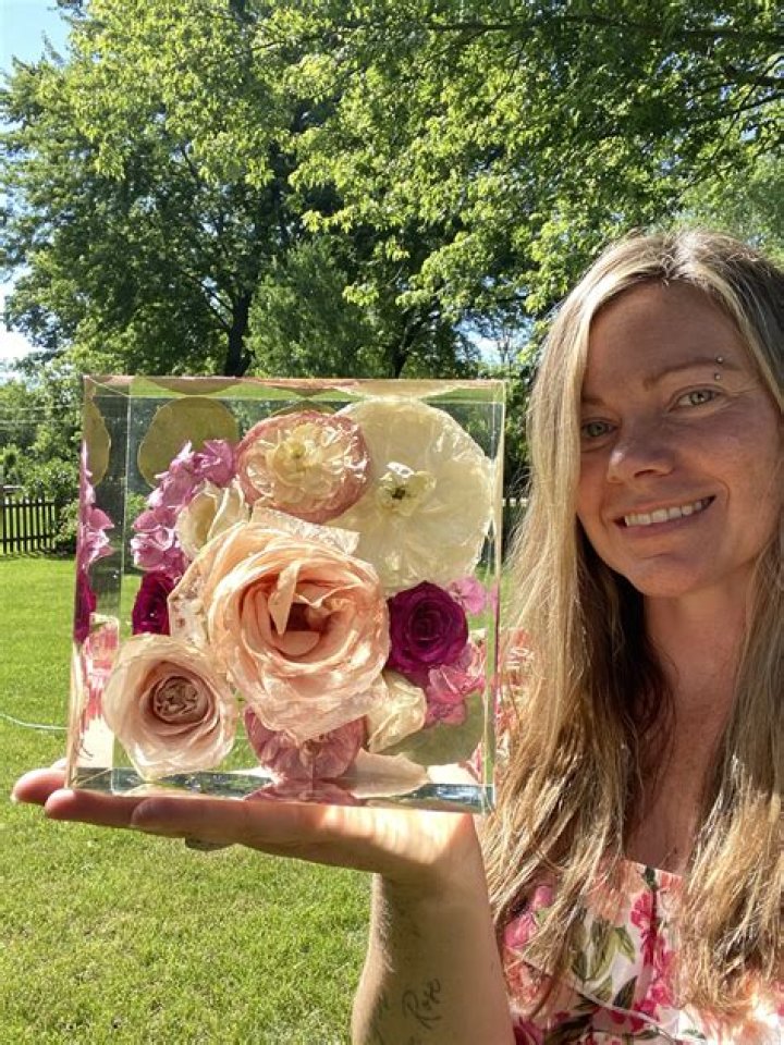 Can you use polyurethane to preserve flowers