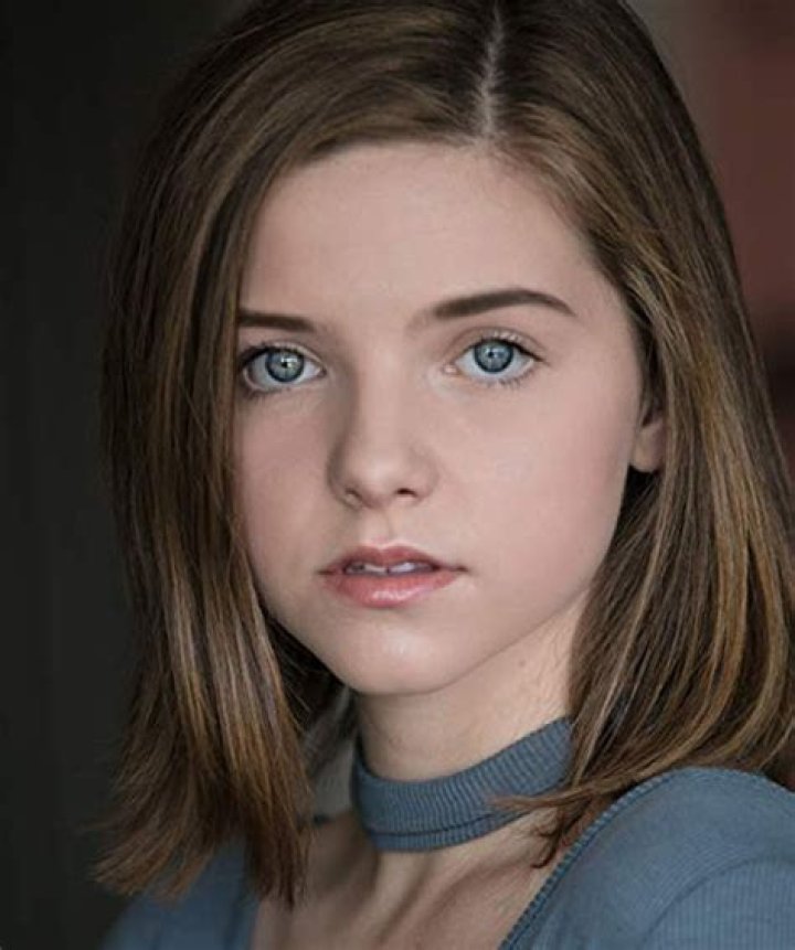 Chloe Csengery Bio, Wiki, Age, Height, Family, Dating, Movies and Net Worth.