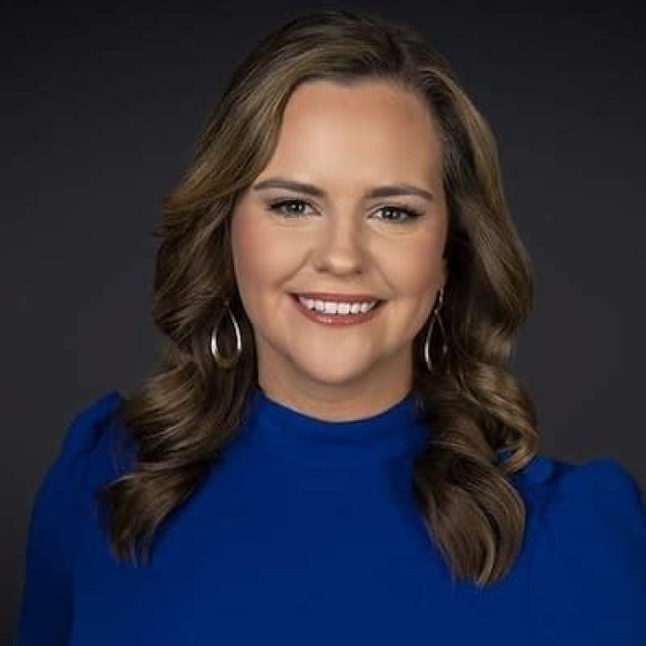 Claire Lavezzorio NBC2, Bio, Age, Height, Husband, Salary, Net worth, KELO, Twitter