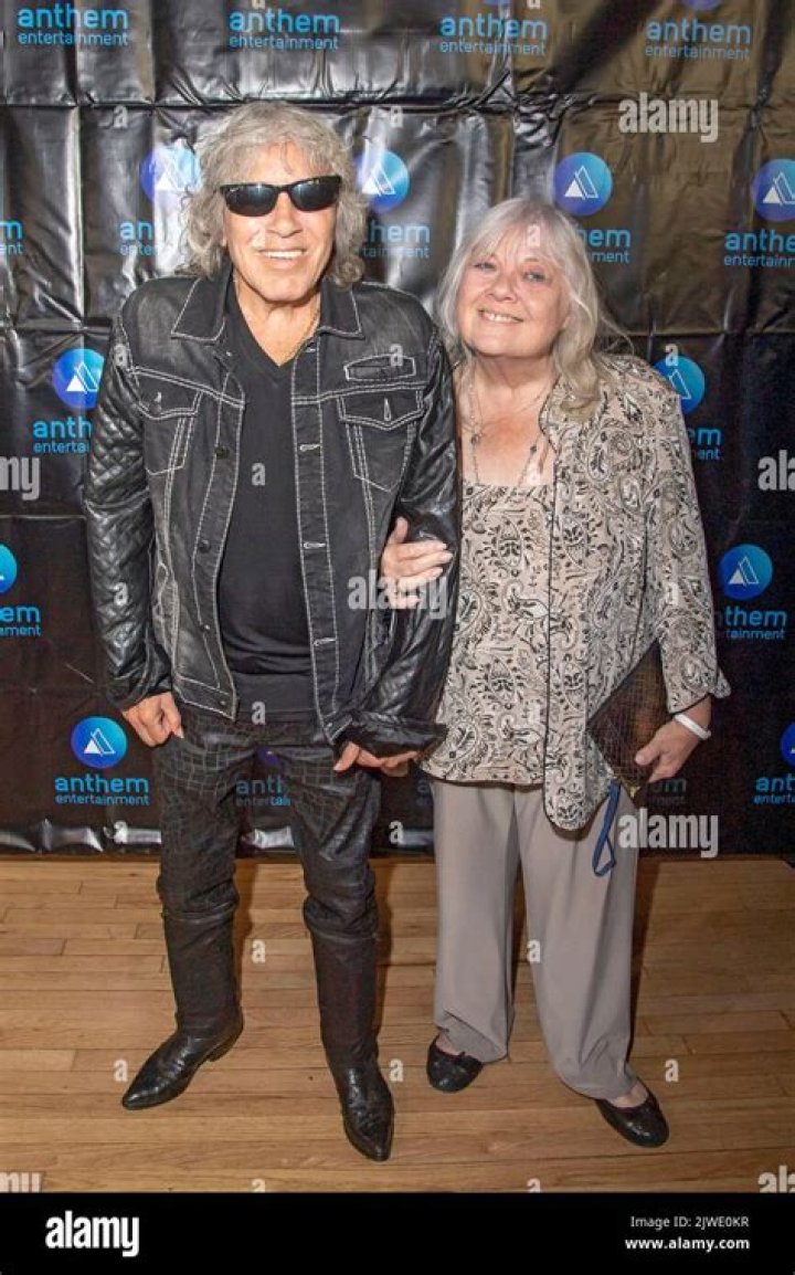 Is Jose Feliciano Still Alive? Age Wife & Net Worth: Is He Totally Blind?