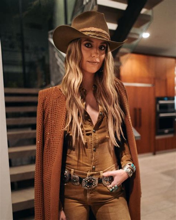 Lainey Wilson Age, Wiki, Biography, Height, Instagram, Net Worth, Boyfriend