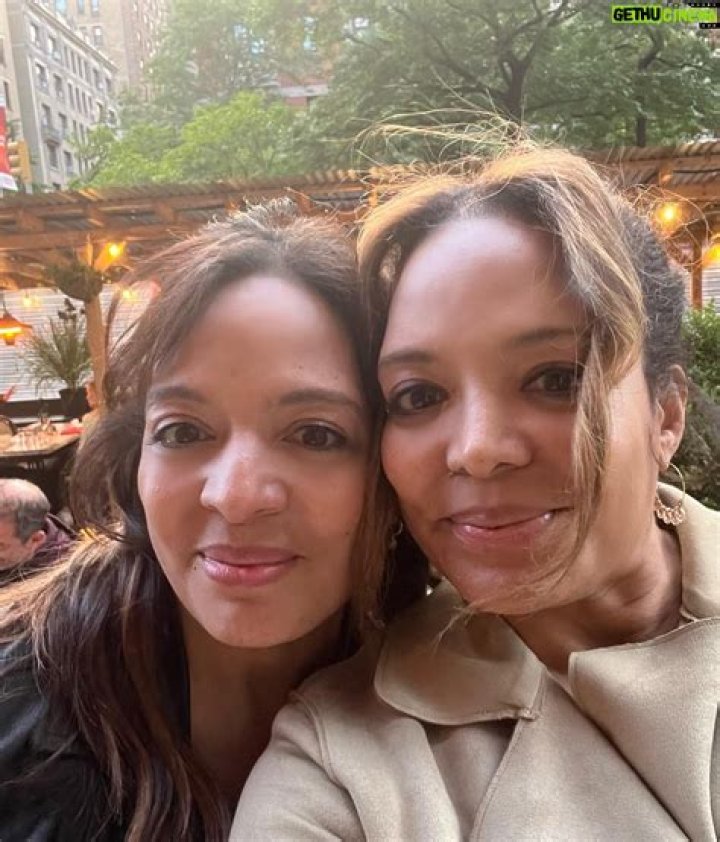 Lauren Vélez Biography, Age, Sister, Husband, Net Worth, Instagram, Career, News and Feets