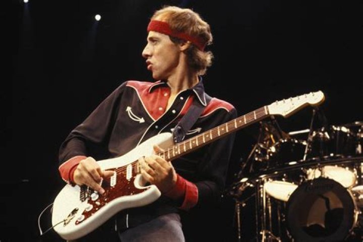 Mark Knopfler Age, Height, Songs, Music Groups, Education, Family