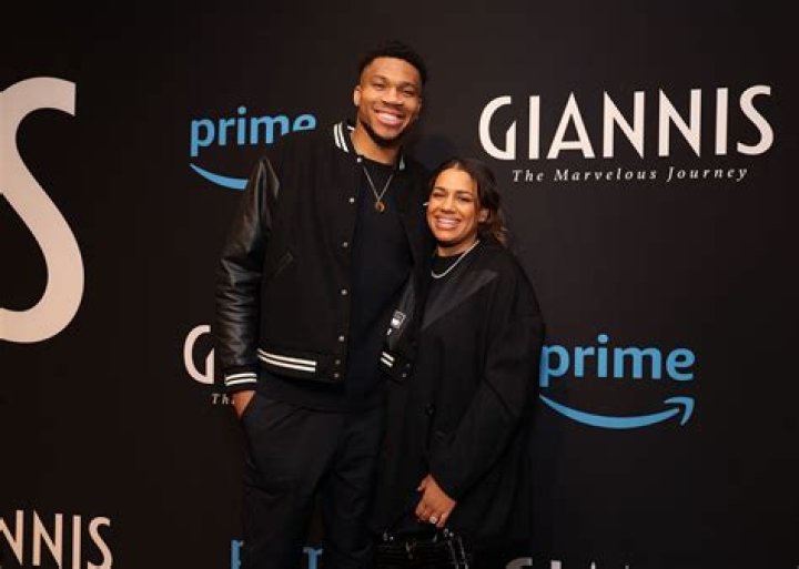 Meet Khris Middleton Wife Samantha Dutton: Are They Married?