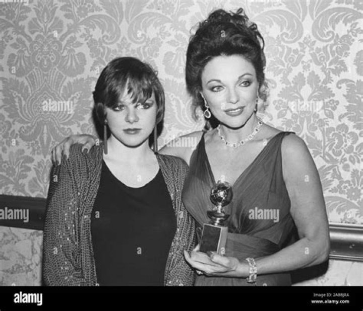 Tara Newley’s biography, net worth, fact, career, awards and life story