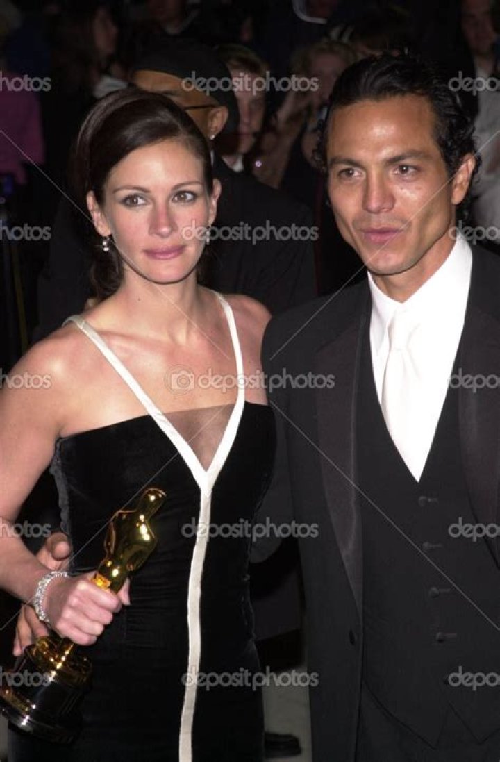What happened to Benjamin Bratt and Julia Roberts?